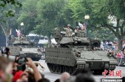 梦见捉蛇美国纪念陆军成立250周年阅兵仪式在华盛顿举行